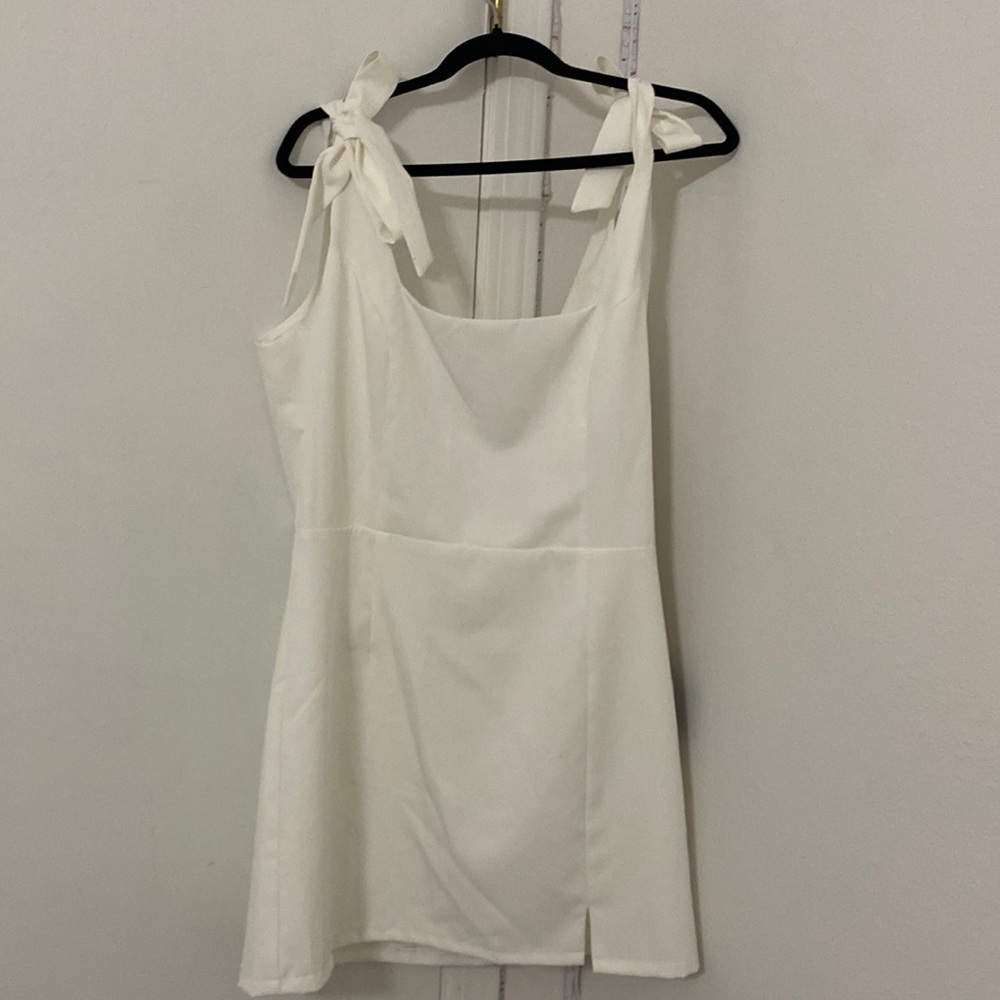 WHITE LULUS DRESS!! SUPER CUTE FOR GRADUATION!! NWT!!SOLD OUT ONLINE!!!